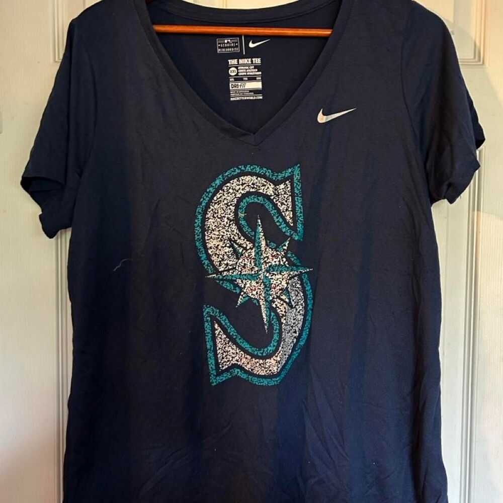 Nike Men's Navy and Blue T-shirt